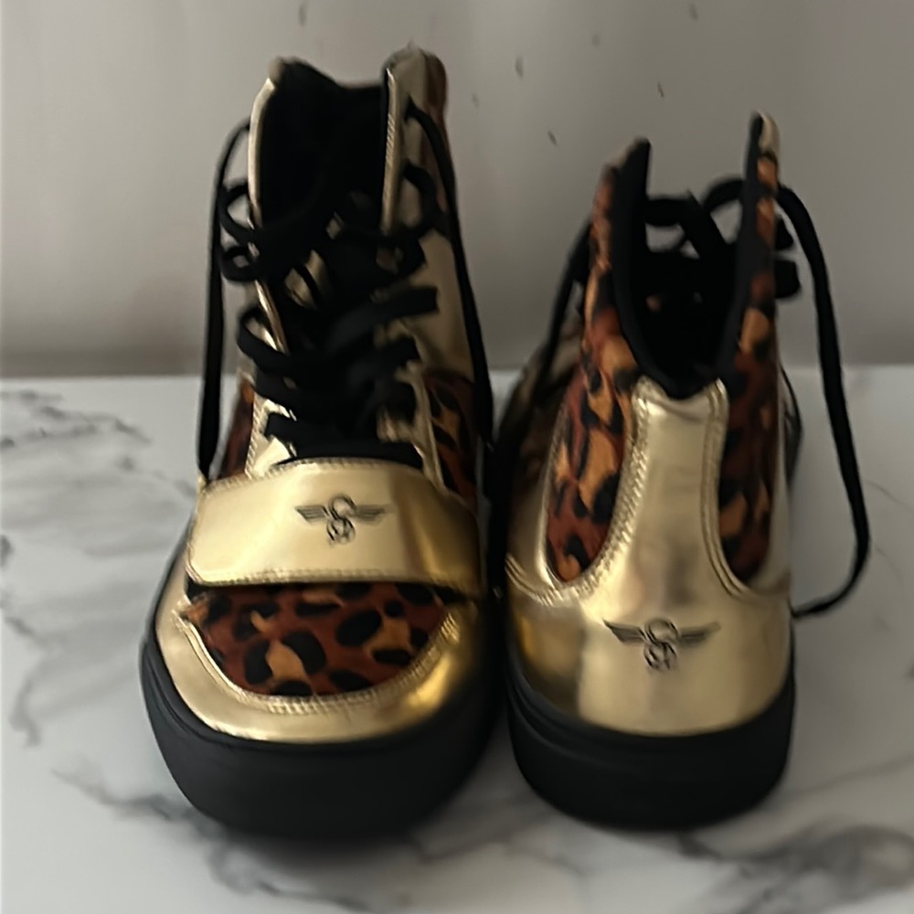 Creative Secseation- animal print sneakers